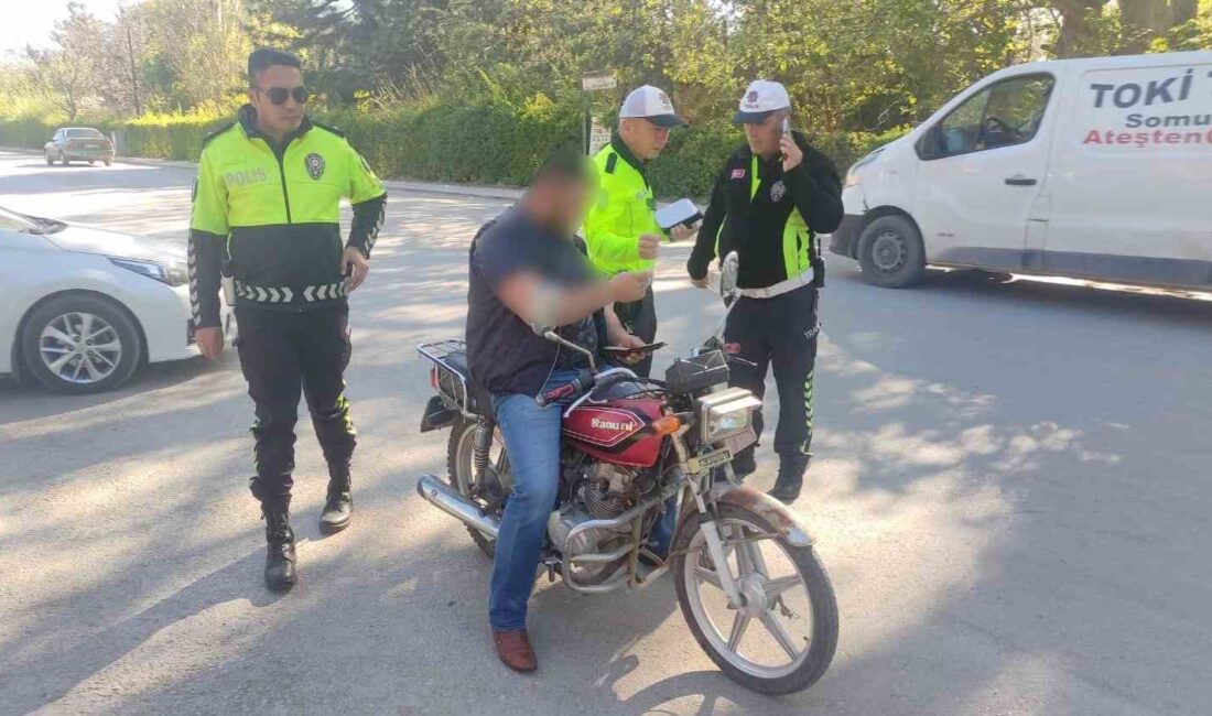 AFYONKARAHİSAR’IN DİNAR İLÇESİNDE POLİS TARAFINDAN MOTOSİKLET SÜRÜCÜLERİNE YÖNELİK YAPILAN DENETİMDE