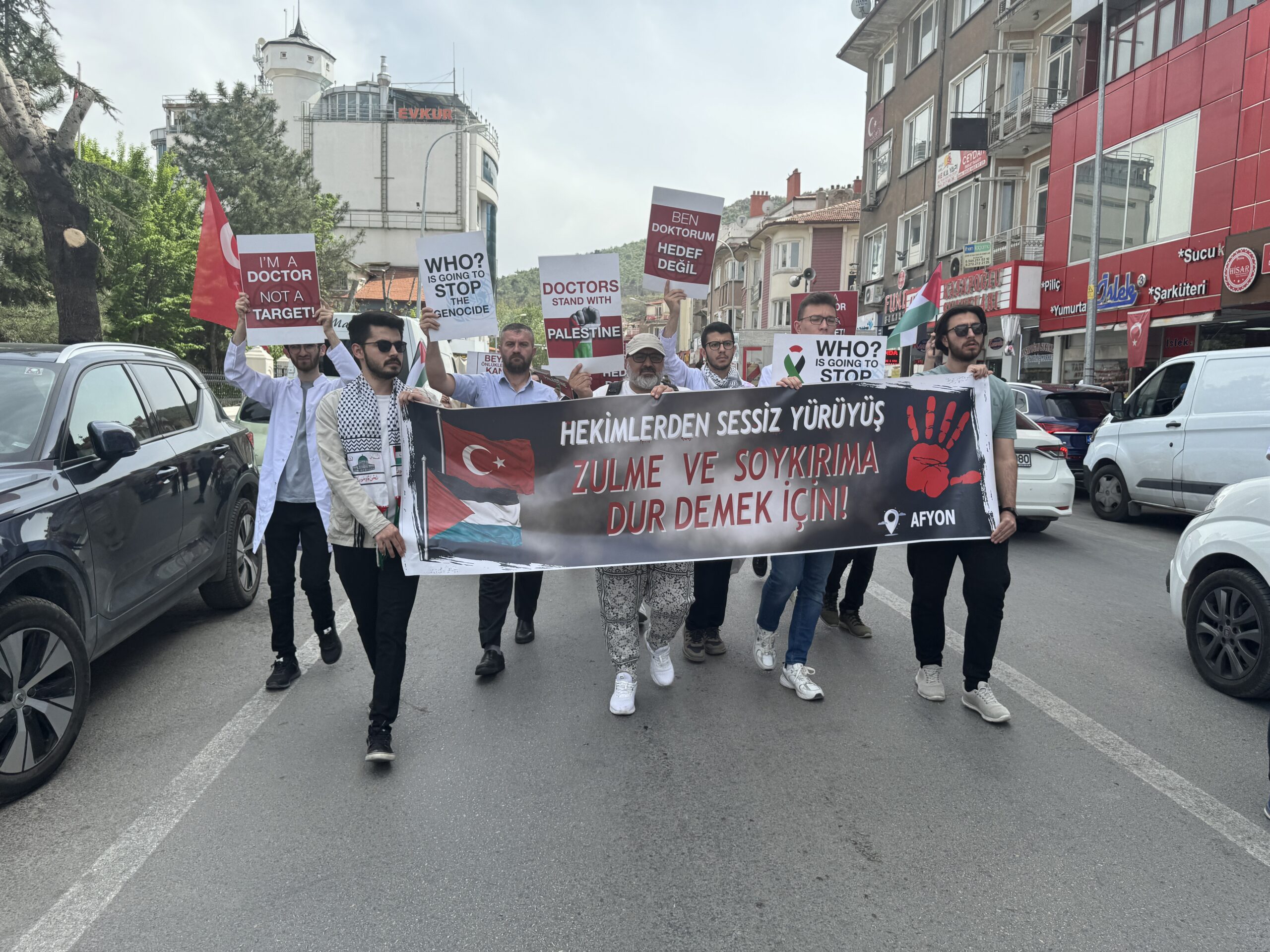 Afyonkarahisar’da sağlık çalışanları ve tıp fakültesi öğrencileri, terörü ve İsrail’in