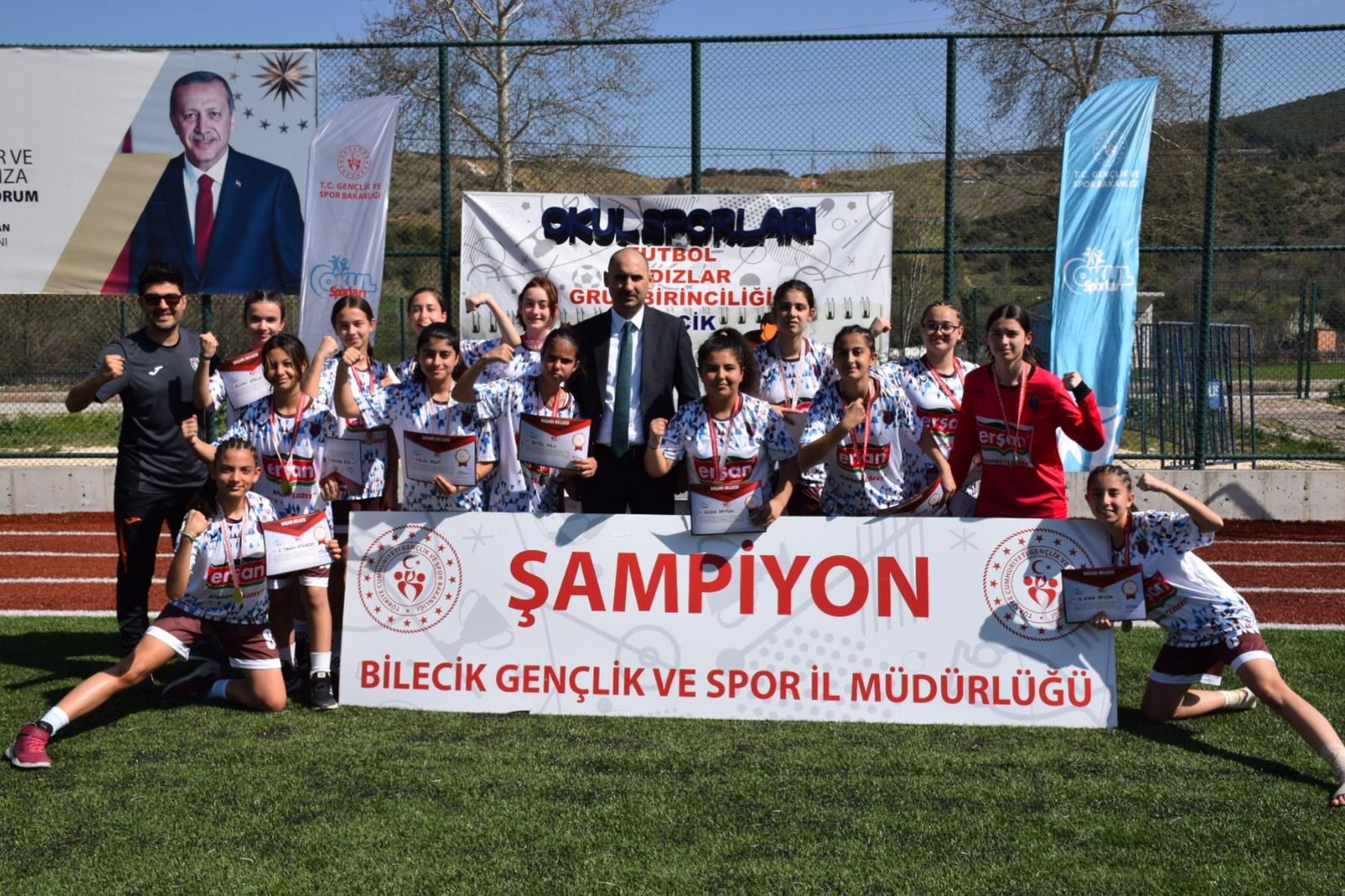 Bilecik’te düzenlenen Okul Sporları Bölge Grup Müsabakalarında Bilecik Kolej Kız