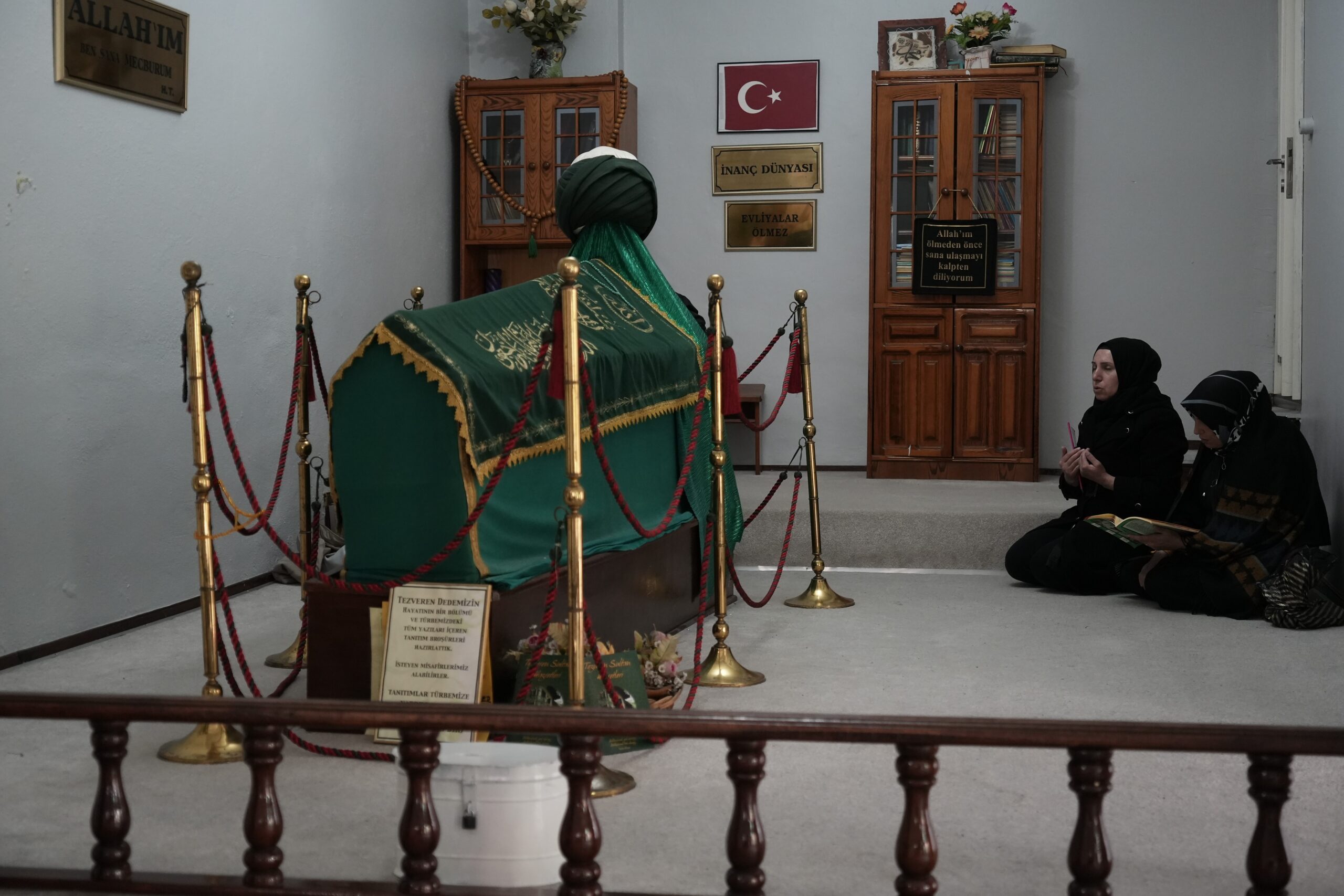 Bursa’da bir evin içinde bulunan Tezeren Dede Türbesi Ramazan ayında