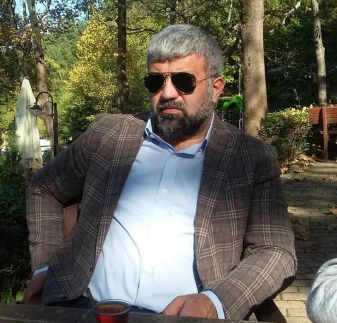 Kocaeli’nin Derince ilçesinde iş adamı Reşat Mamik aracında ölü bulundu.