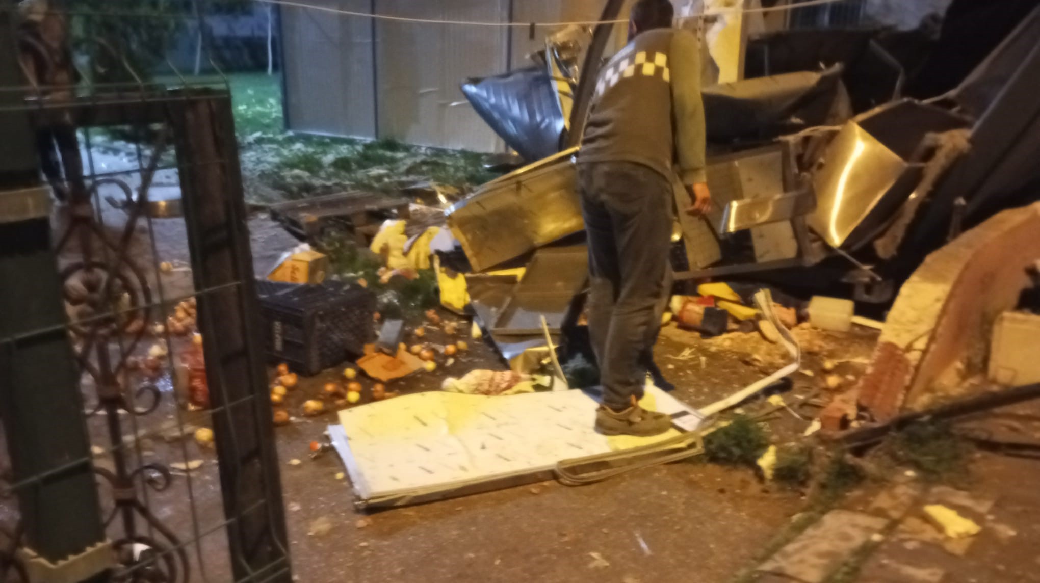 Malatya’da İnsani Yardım Vakfı tarafından iftar yemeklerinin hazırlandığı konteynerde bulunan