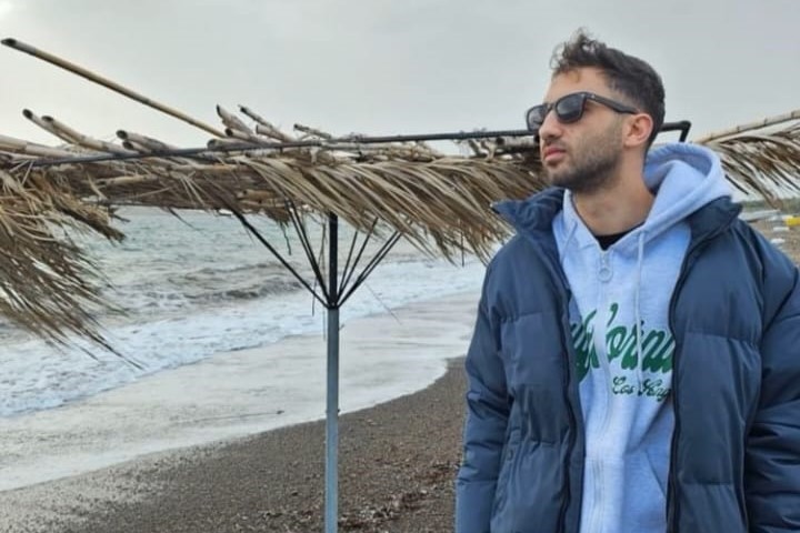 İzmir’in Konak ilçesinde, evinde tartıştığı çocukluk arkadaşı tarafından bıçaklanan dövmeci