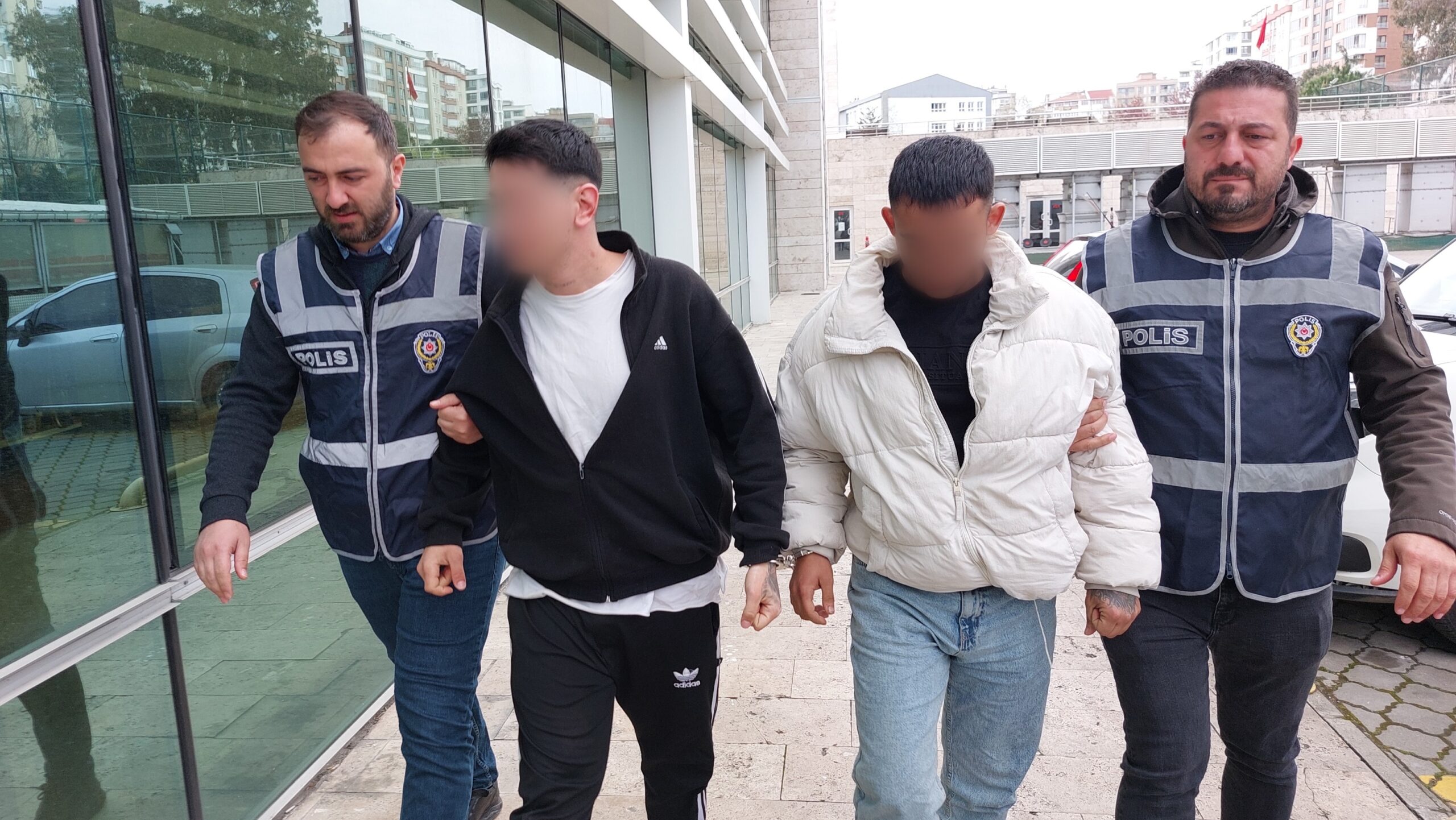 Samsun’da iki genç, süit otelde darp edip bıçakladıkları arkadaşlarını kanlar