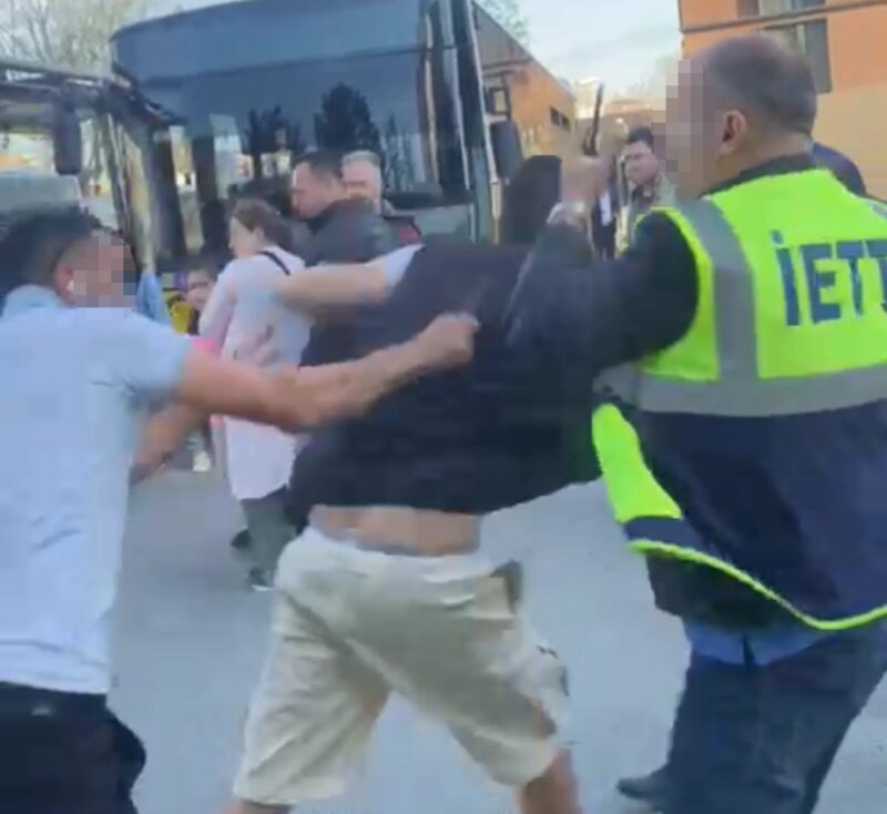 Maltepe’de İETT şoförü ile yolcu arasına kavga çıktı. Şoförün yolcuya