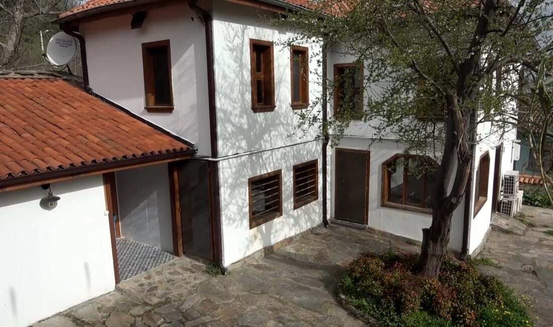 Bursa’da Nilüfer Belediyesi’ne ait iki yazı evinin Türkiye’de başka örneği