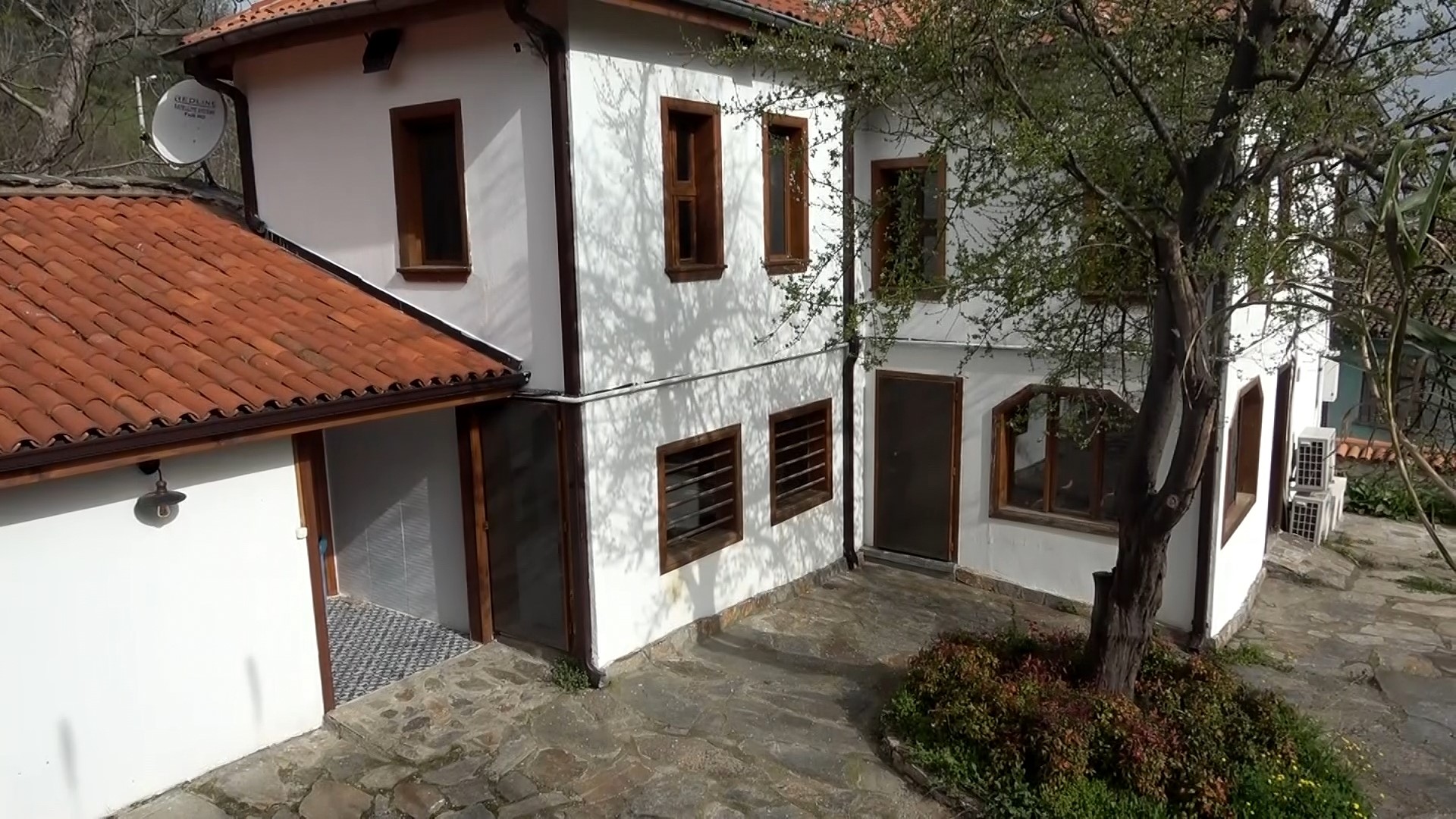 Bursa’da Nilüfer Belediyesi’ne ait iki yazı evinin Türkiye’de başka örneği