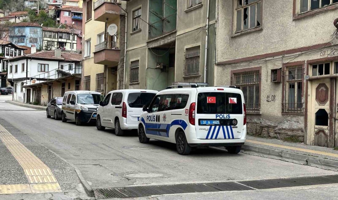  Kastamonu’da aracının içerisinde silahla vurulmuş halde bulunan vatandaş, toprağa verildi.
