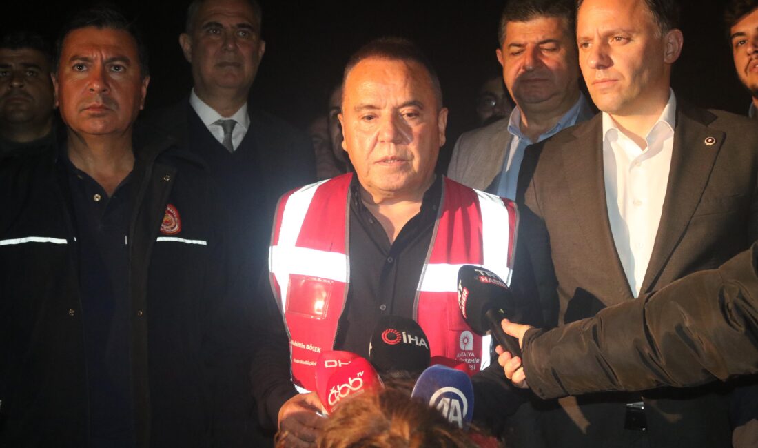 Antalya Büyükşehir Belediye Başkanı Muhittin Böcek, 1 kişinin ölümü ve