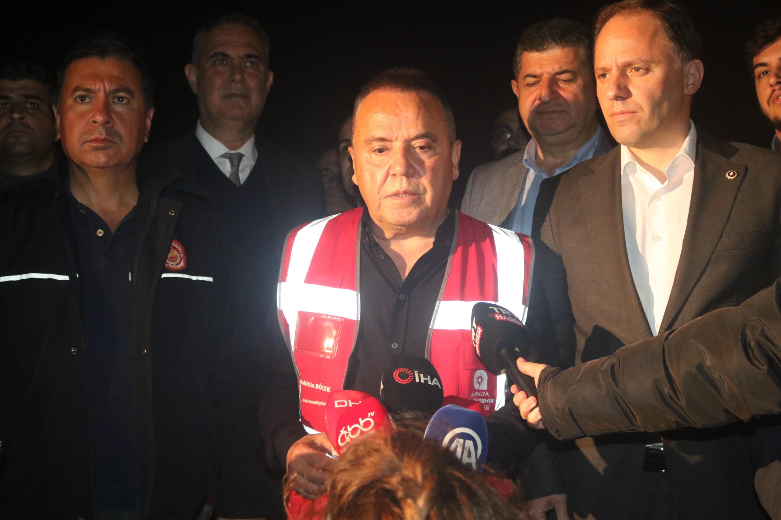 Antalya Büyükşehir Belediye Başkanı Muhittin Böcek, 1 kişinin ölümü ve