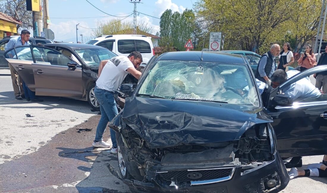 Malatya’da meydana gelen iki ayrı trafik kazasında 6 kişi yaralandı.