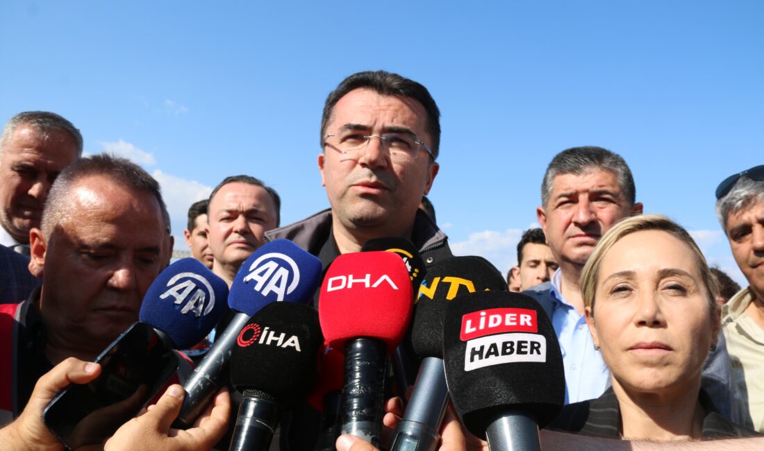 Antalya’da Tünektepe Teleferik ve Sosyal Tesisleri’nde hareket halindeki teleferik kabinlerinden