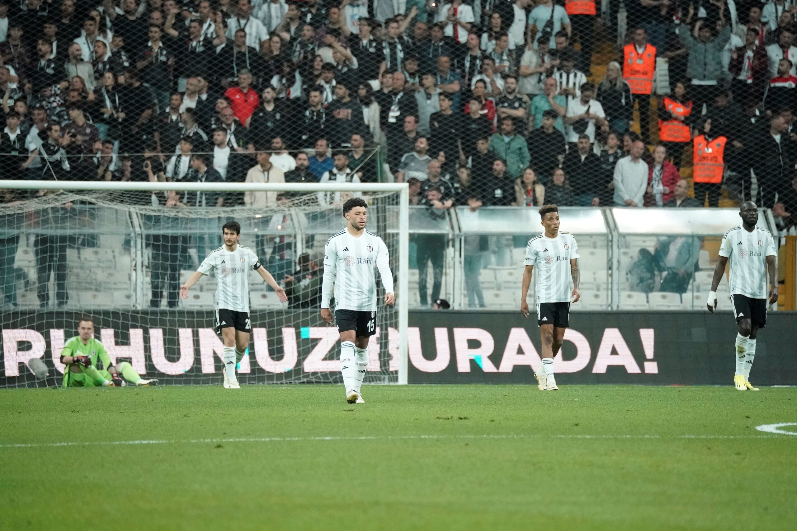 Beşiktaş, yeni sezonda iç sahada oynayacağı maçlarda giyeceği formasını açıkladı.