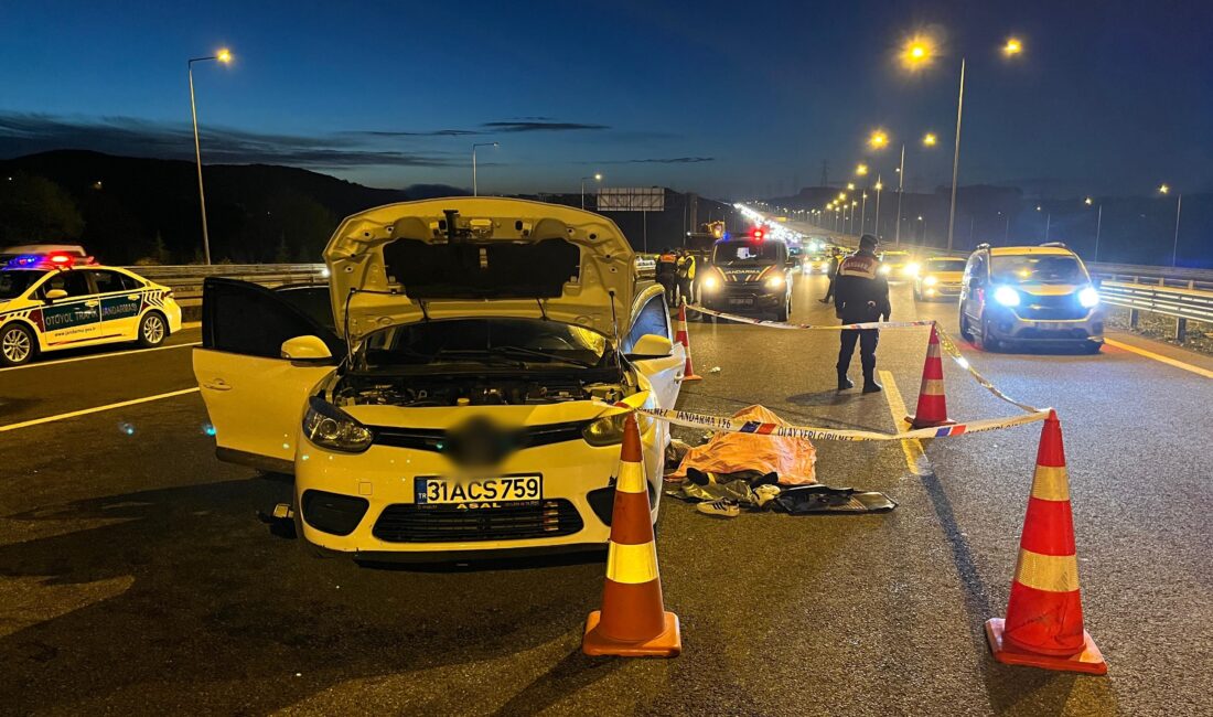  Kuzey Marmara Otoyolu’nun Kocaeli geçişinde otomobile arkadan çarpan kamyonetin devrilmesi