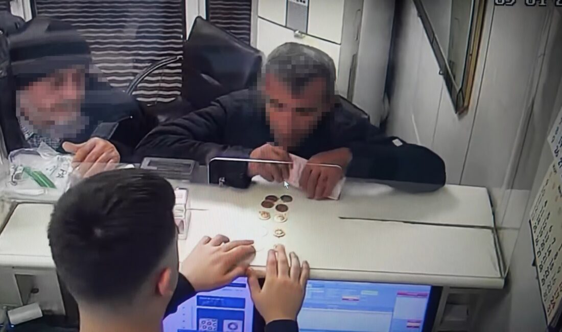 Gaziantep’te bir döviz bürosu çalışanı, yoğunluk sırasında 7 tam altın