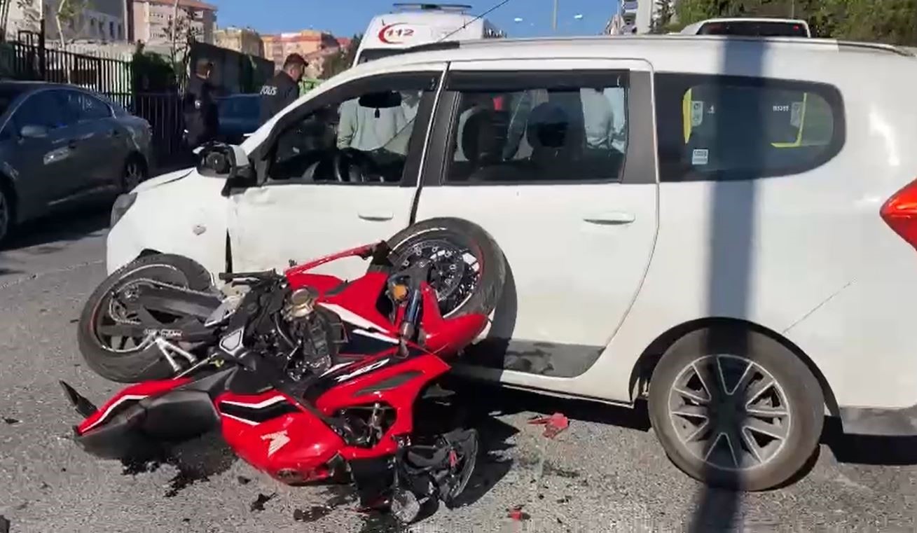 Beylikdüzü’nde sollama yapan araca çarpan motosiklet sürücüsü yaralanarak hastaneye kaldırıldı.