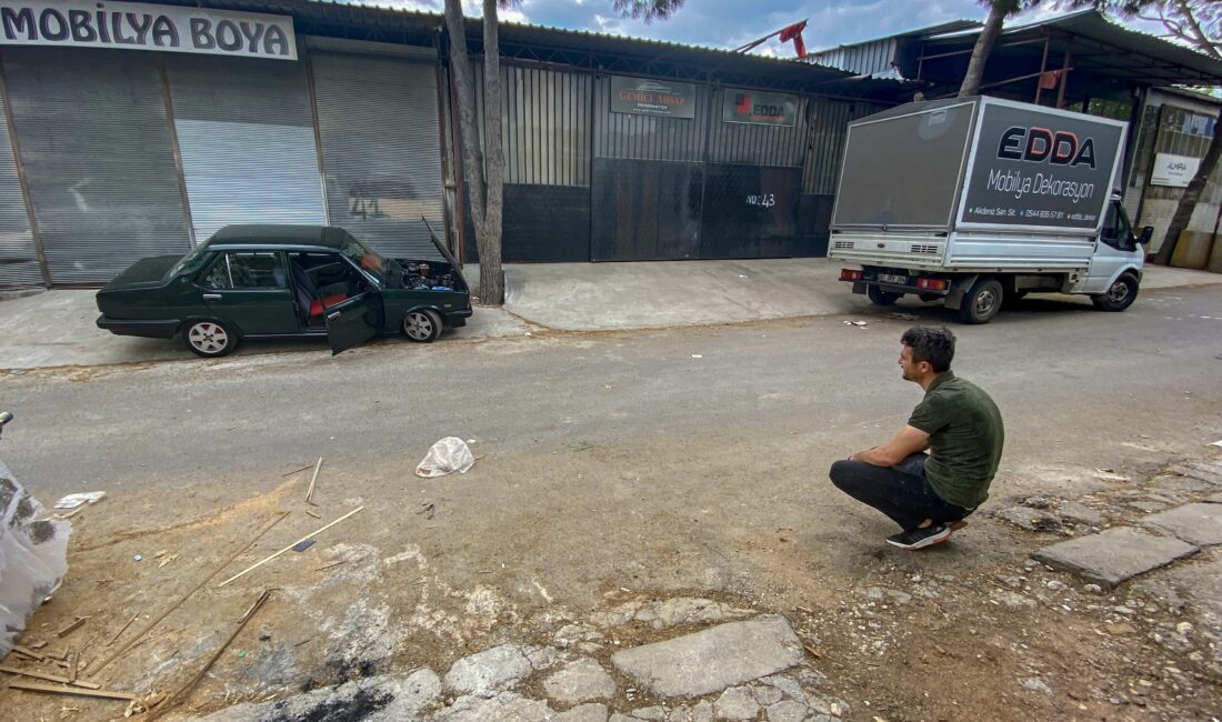 Antalya’da vatandaşın aracına yılan girdiği ihbarı, itfaiyeyi alarma geçirdi. 30