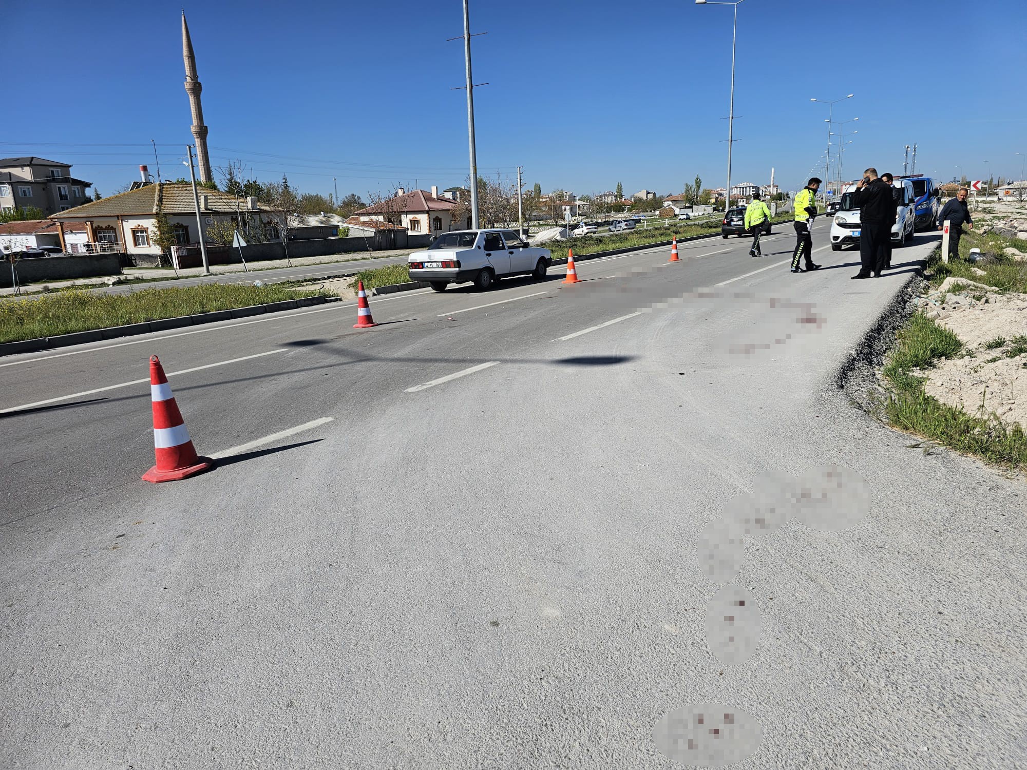 Aksaray’da ailesinin bulunduğu otomobilden inerek yolun karşısına geçmeye çalışan çocuğa