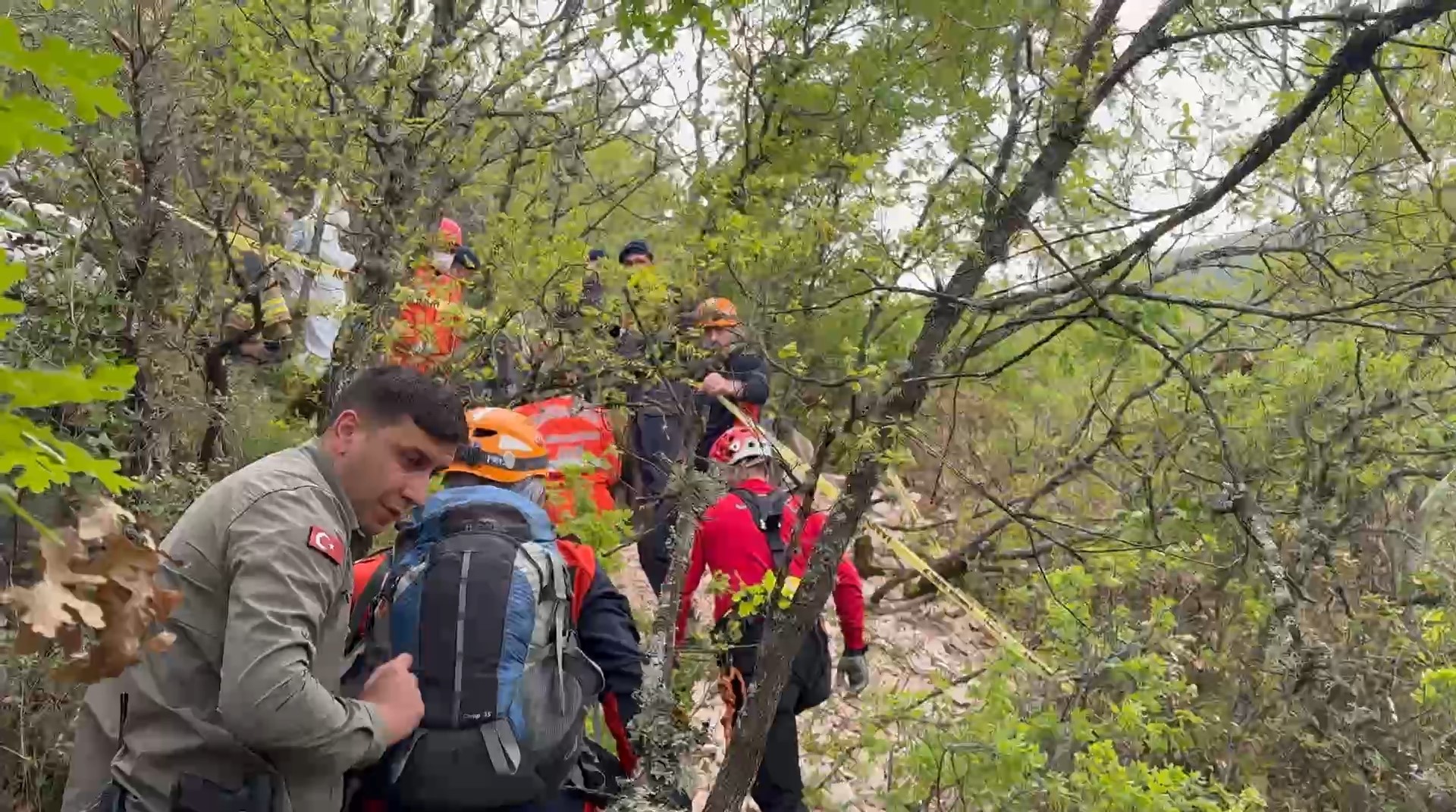 Bursa’nın İznik ilçesi Gürmüzlü Mahallesi’nde kaçak kazı yapan 3 defineci