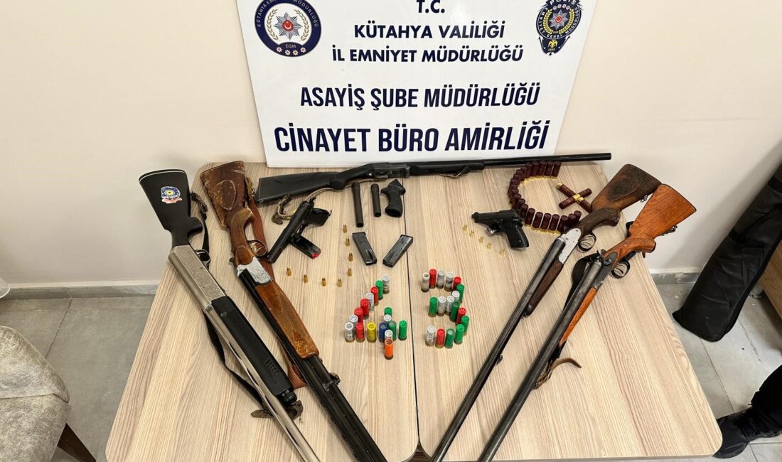  Kütahya ve Afyonkarahisar’da kaçak silah ticareti yapanlara yönelik 7 adrese eşzamanlı