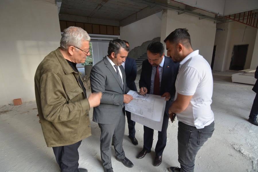 Sandıklı Belediye Başkanı Adnan Öztaş, ilçemizde yapımına başlanan yeni Belediye