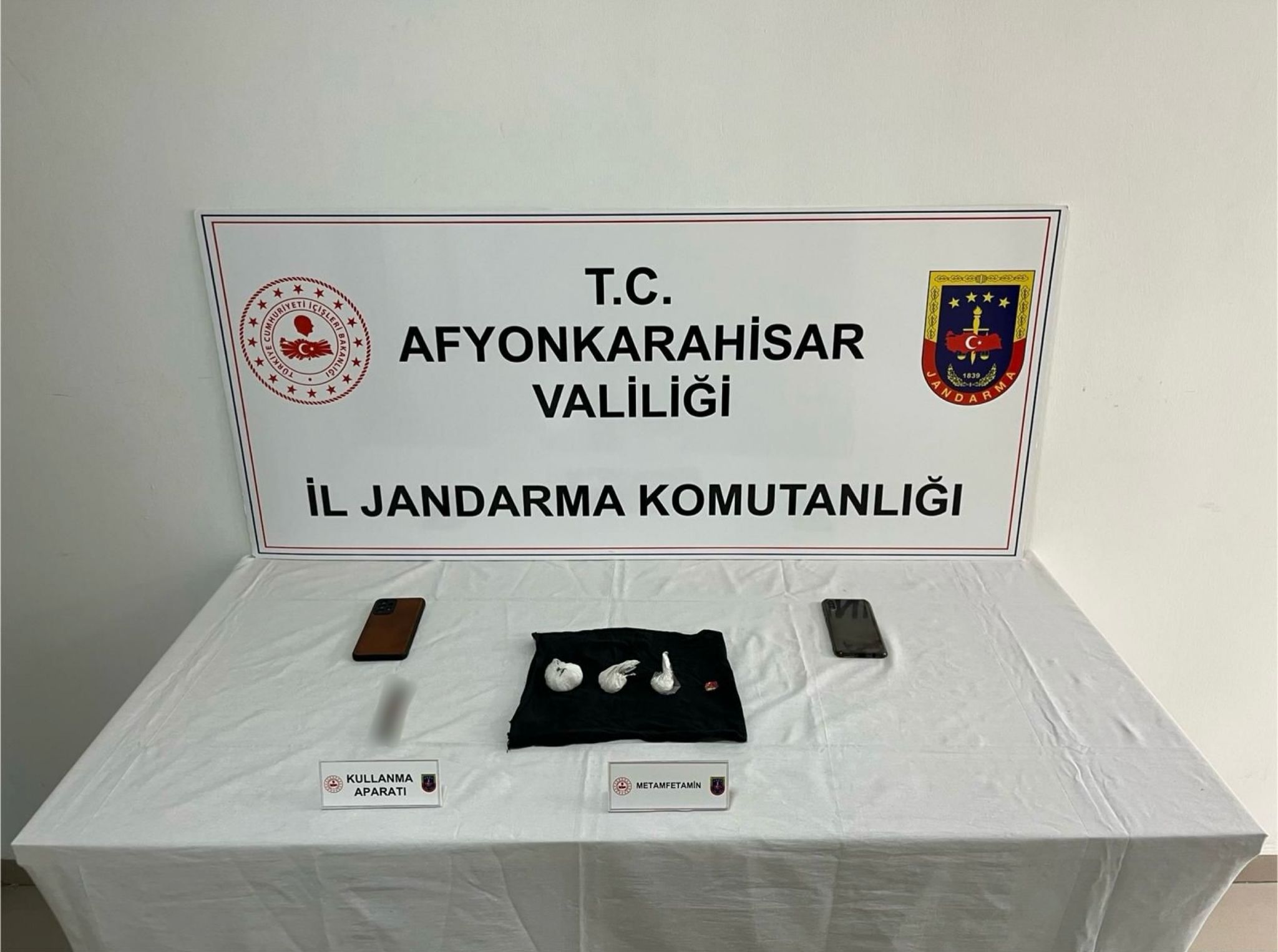 Afyonkarahisar İl Jandarma Komutanlığınca, uyuşturucu ile mücadele kapsamında icra edilen