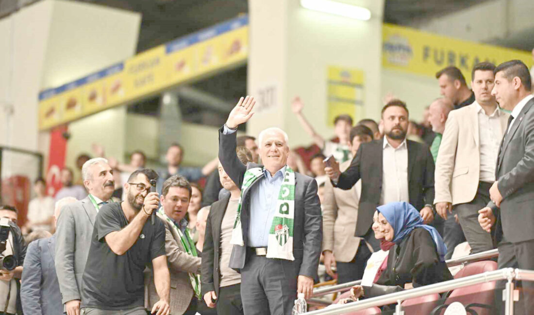 Bursa Büyükşehir Belediye Başkanı Mustafa Bozbey, Bursaspor İnfo Yatırım-Manisa BBSK