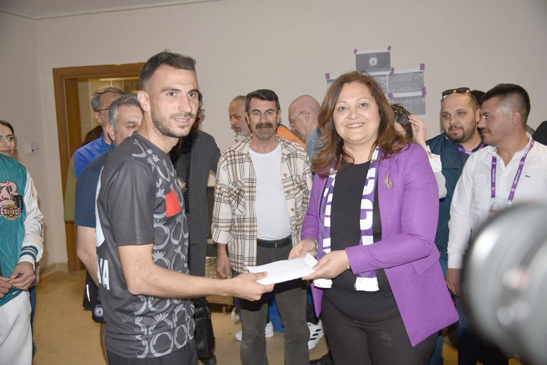 Belediye Başkanı Burcu Köksal, Afyonspor’a söz verdiği galibiyet primi sözünü