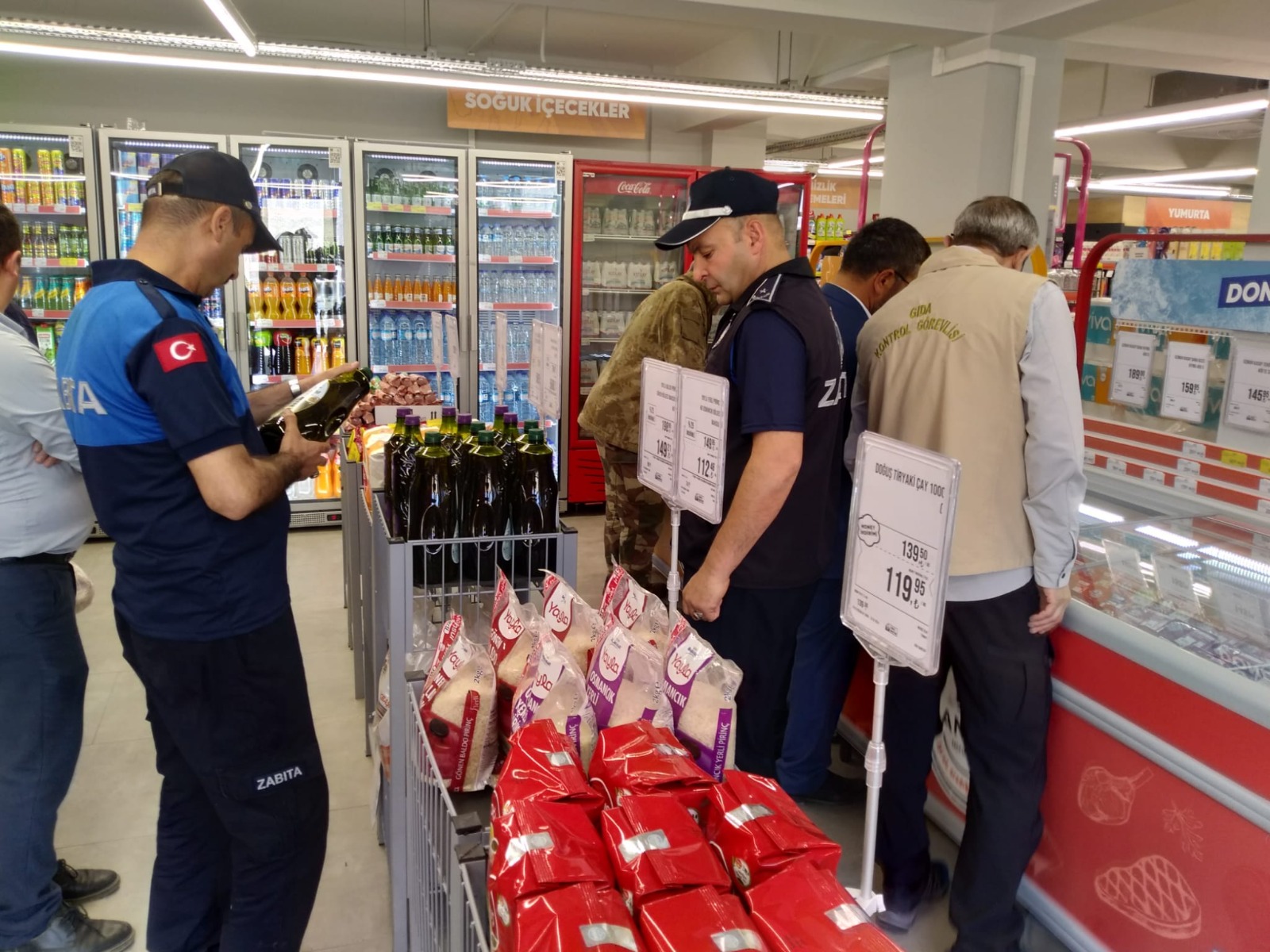 Bolvadin Belediye Başkanı Derviş Aynacı’nın talimatları ilebelediye Zabıta Müdürlüğü ekipleri,