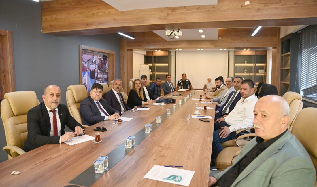 İkinci kez Emirdağ Belediye Başkanı seçilen Serkan Koyuncu ve Emirdağ