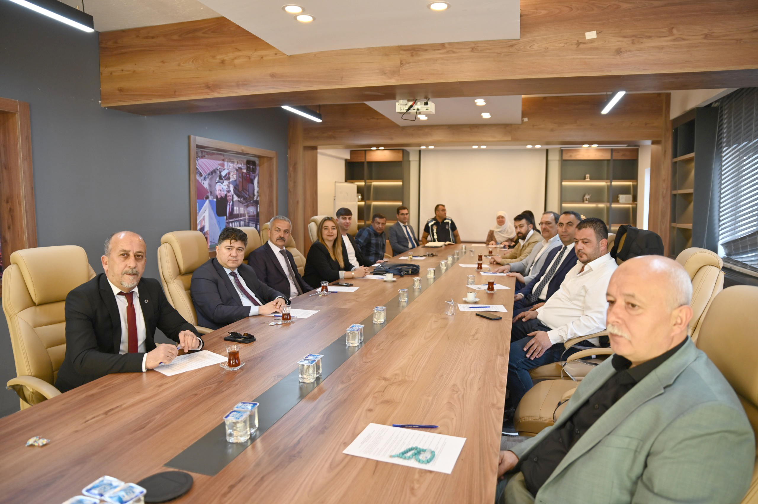 İkinci kez Emirdağ Belediye Başkanı seçilen Serkan Koyuncu ve Emirdağ
