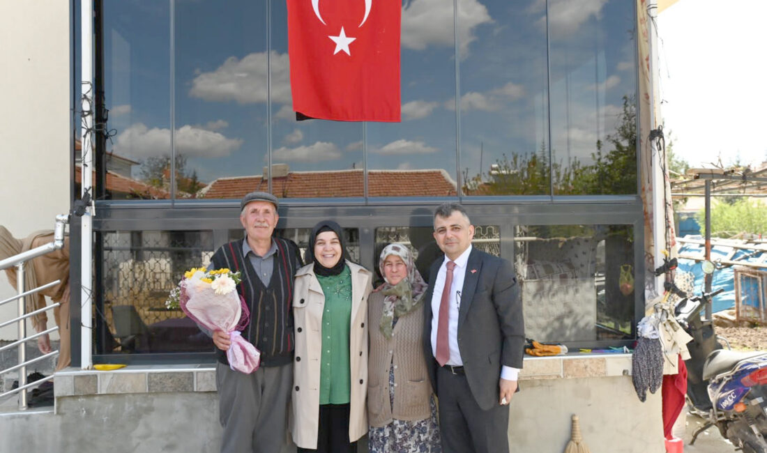 Emirdağ Belediye Başkanı Serkan Koyuncu, eşi Hümeyra Koyuncu ile birlikte 
