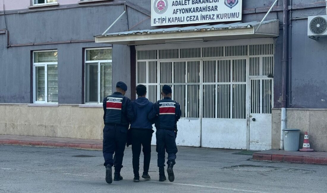 Afyon’da jandarma ekipleri kolluk devriyesi esnasında herkesin girebileceği bir yerde