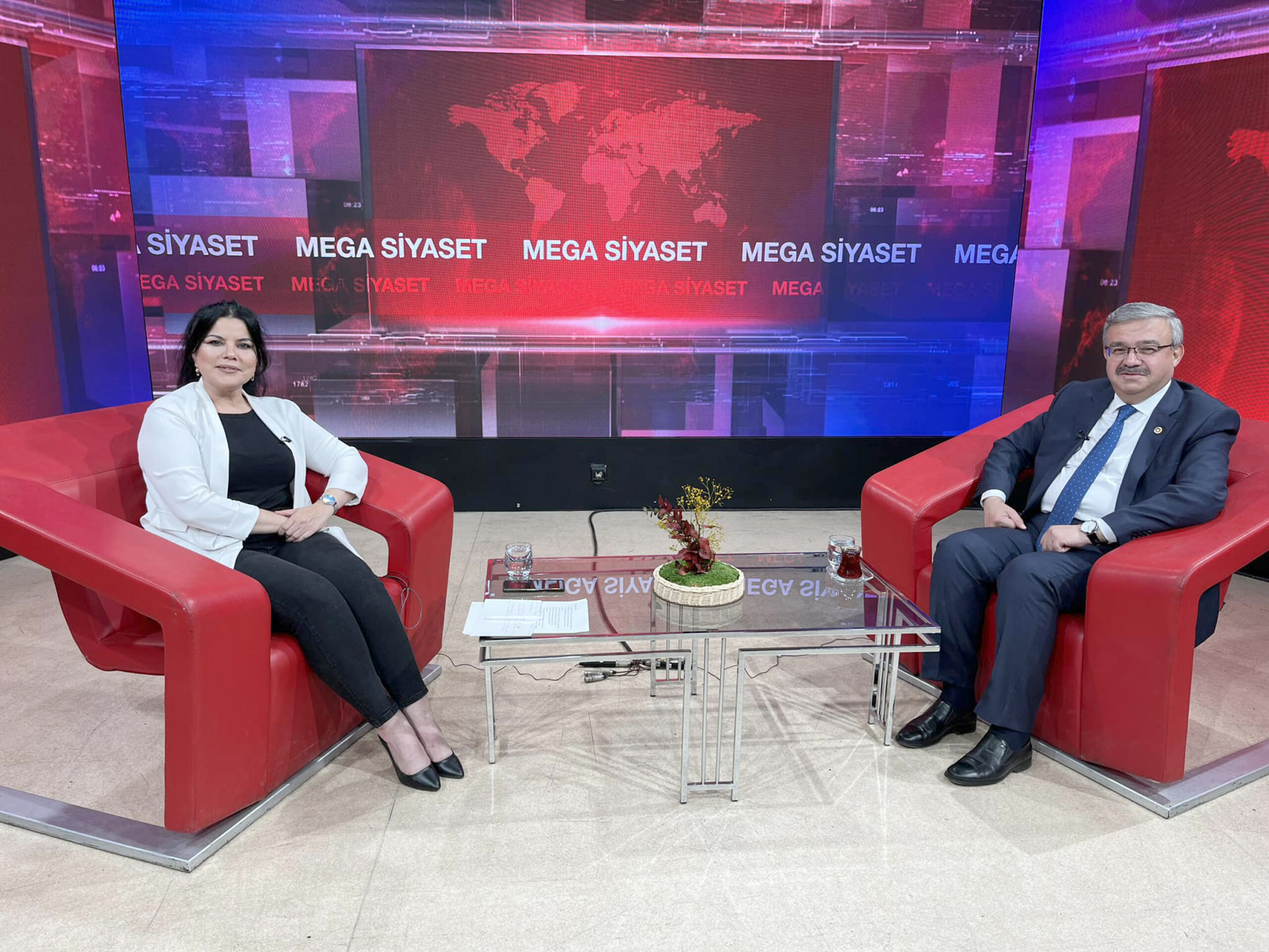Kanal3’te Megabirlik Genel Müdürü Selcen Dilek Çöygün’ün sunduğu Mega Siyaset