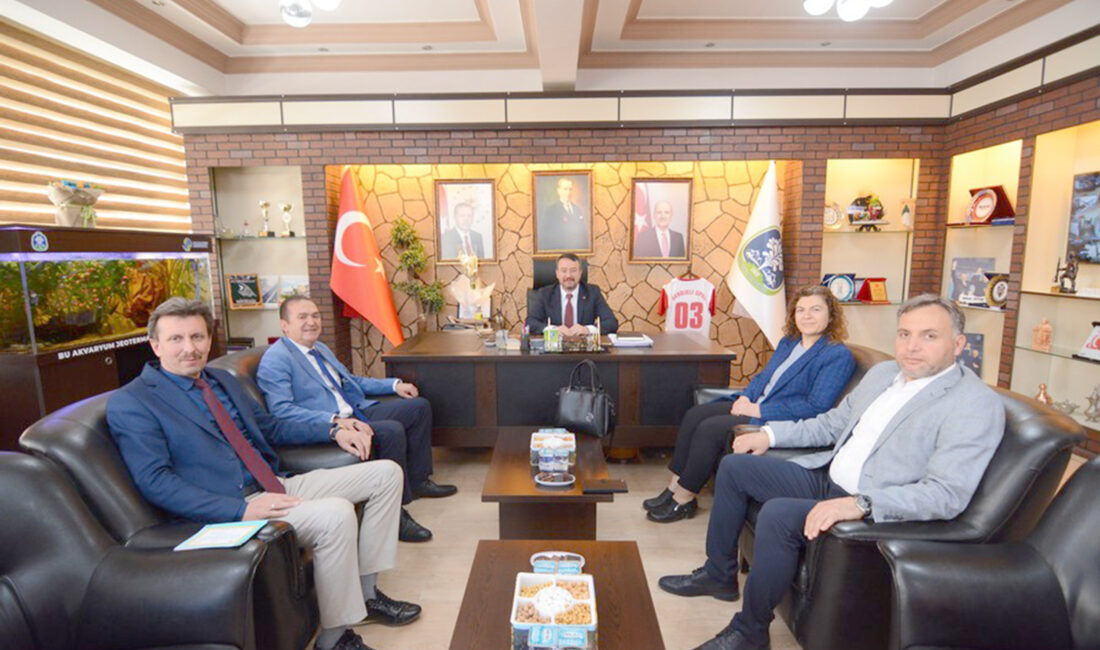 Sandıklı İlçe Milli Eğitim Müdürü Hüseyin Eroğlu ve beraberindeki heyet,