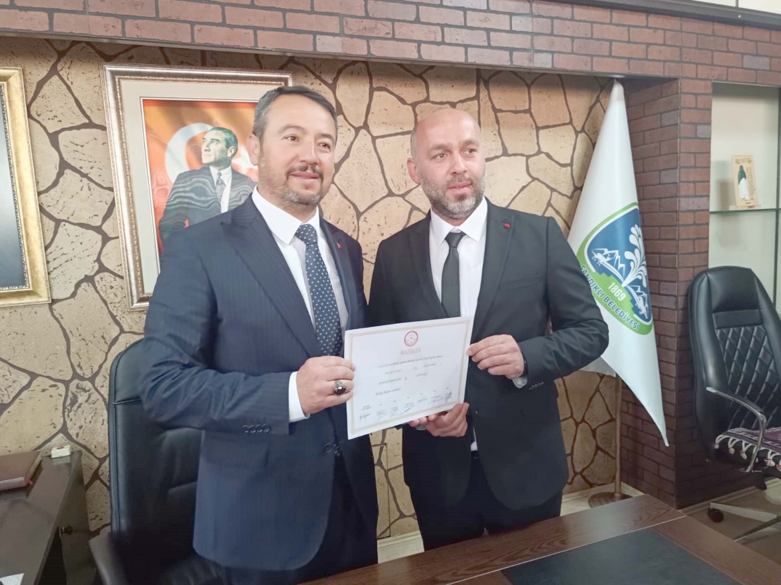 Mazbatasını alarak görevine başlayan Sandıklı Belediye Başkanı Adnan Öztaş, “Seçimleri