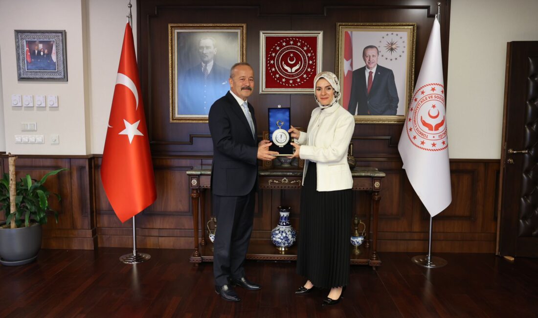 Milliyetçi Hareket Partisi Afyonkarahisar Milletvekili Mehmet Taytak Aile ve Sosyal