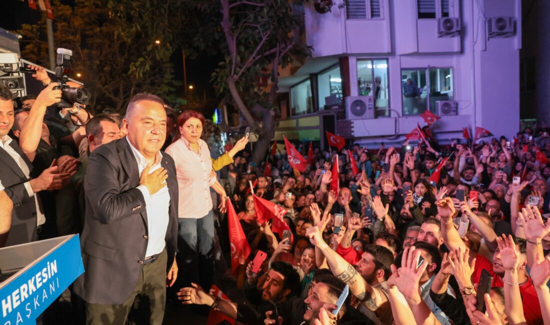 Antalya Büyükşehir Belediye Başkanı ve CHP adayı Muhittin Böcek, Antalya’da