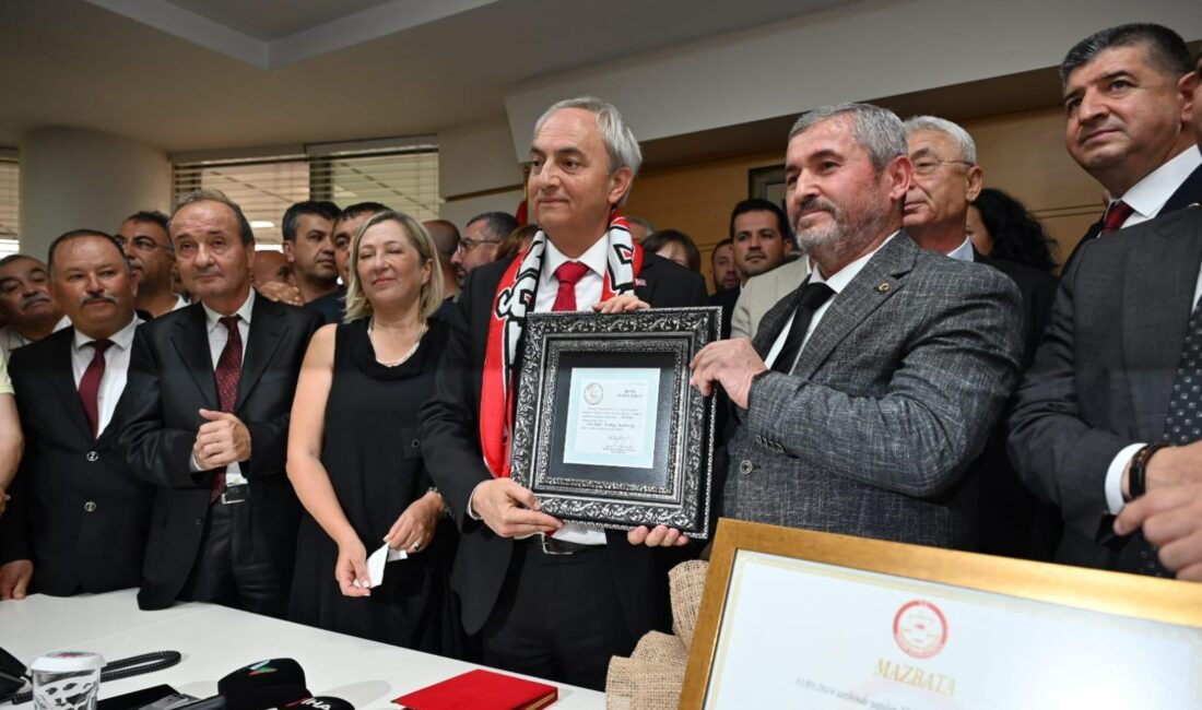 Kepez Belediye Başkanlığı’na seçilen CHP’li Mesut Kocagöz, görevi Belediye Başkan