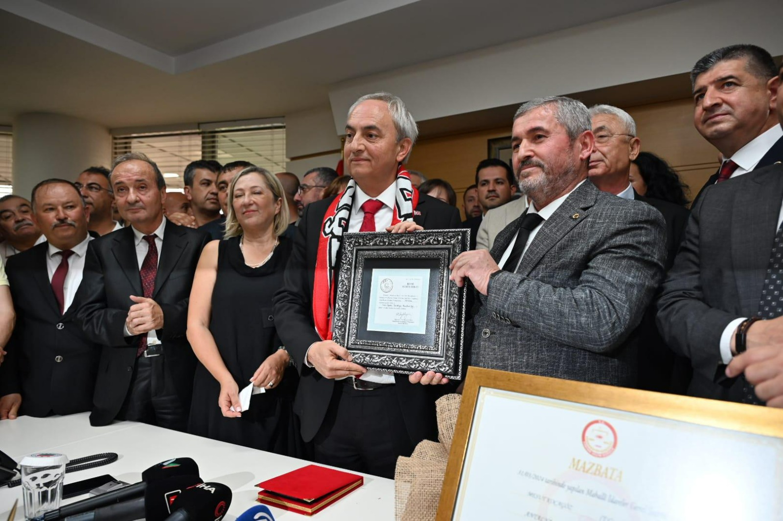 Kepez Belediye Başkanlığı’na seçilen CHP’li Mesut Kocagöz, görevi Belediye Başkan