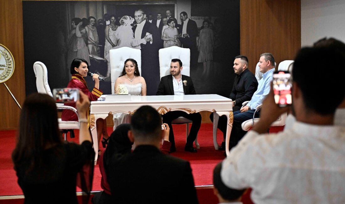Antalya’da evliliklerini özel bir tarihte gerçekleştirmek isteyenler 04.04.2024 tarihinde nikah