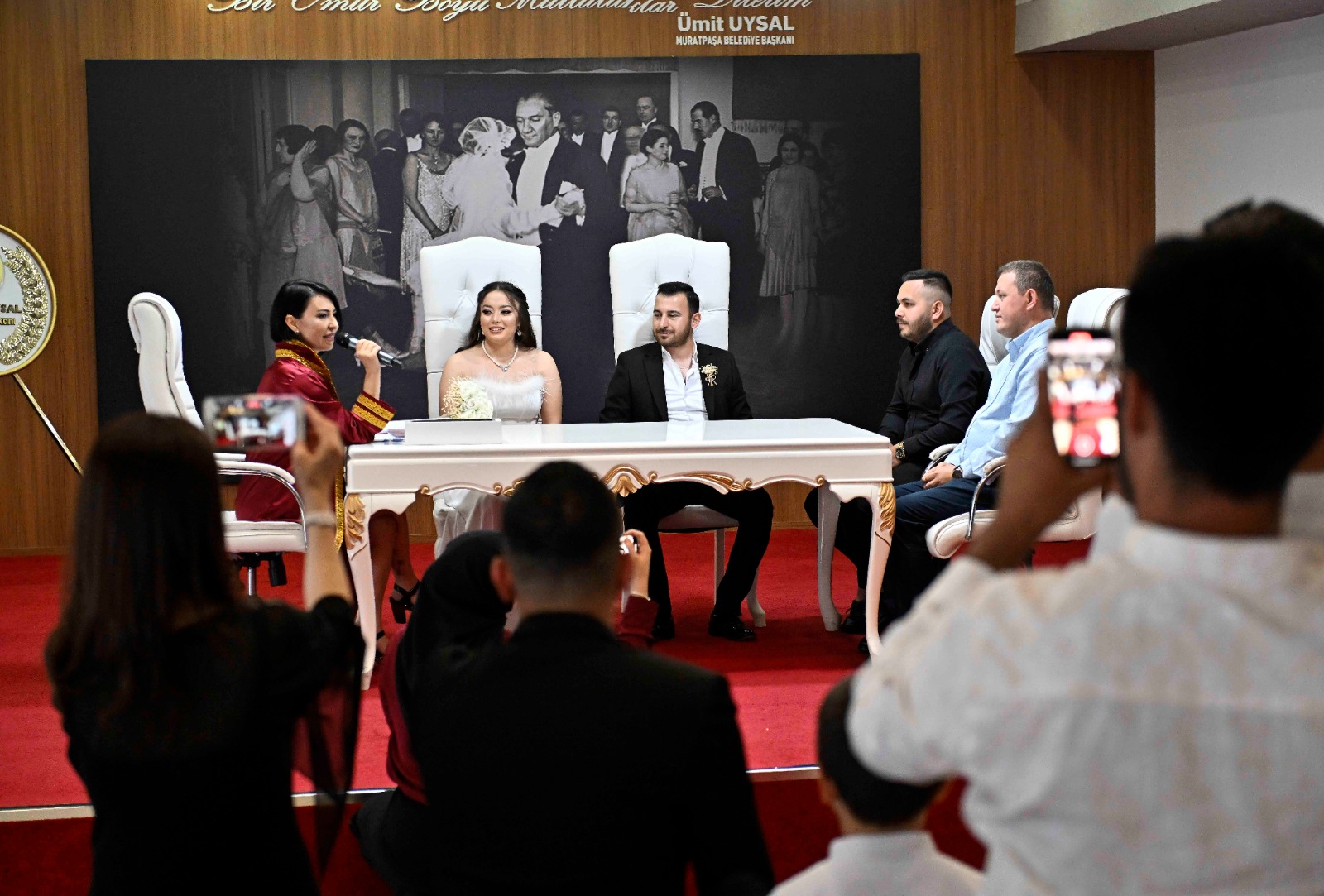 Antalya’da evliliklerini özel bir tarihte gerçekleştirmek isteyenler 04.04.2024 tarihinde nikah