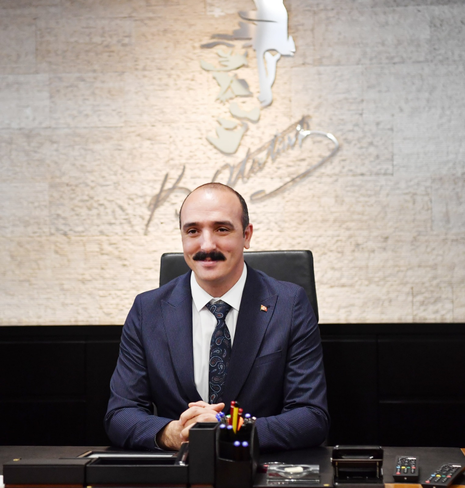 Antalya Konyaaltı Belediye Başkanı Cem Kotan kendisini tebrik etmek amacıyla