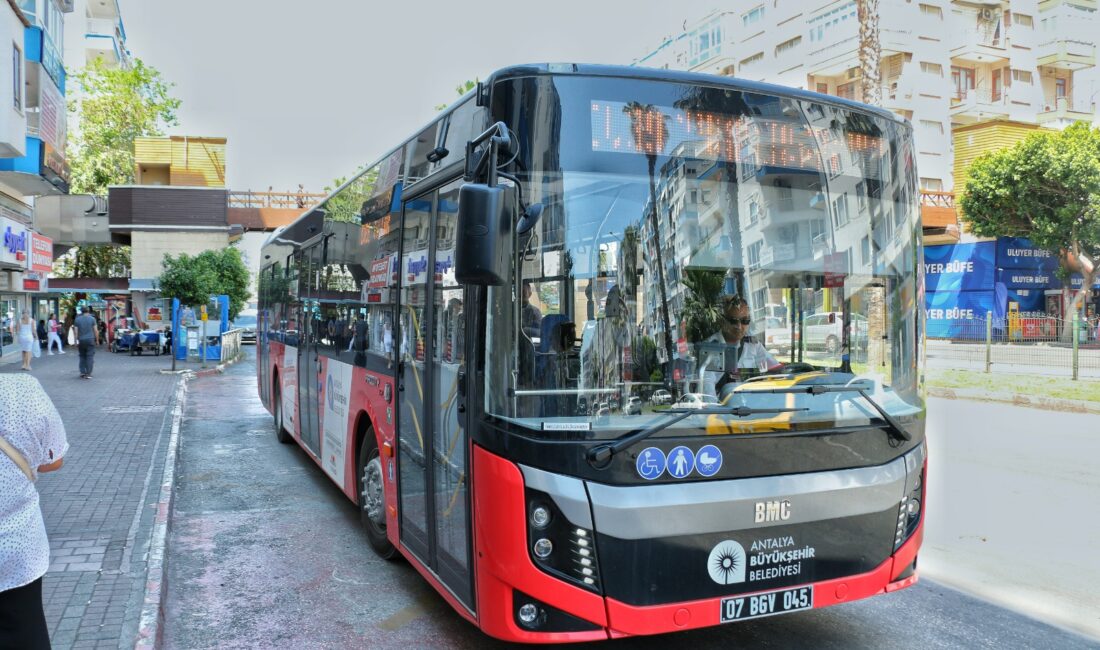 Antalya Büyükşehir Belediyesi’ne ait resmi plakalı toplu ulaşım araçları ve