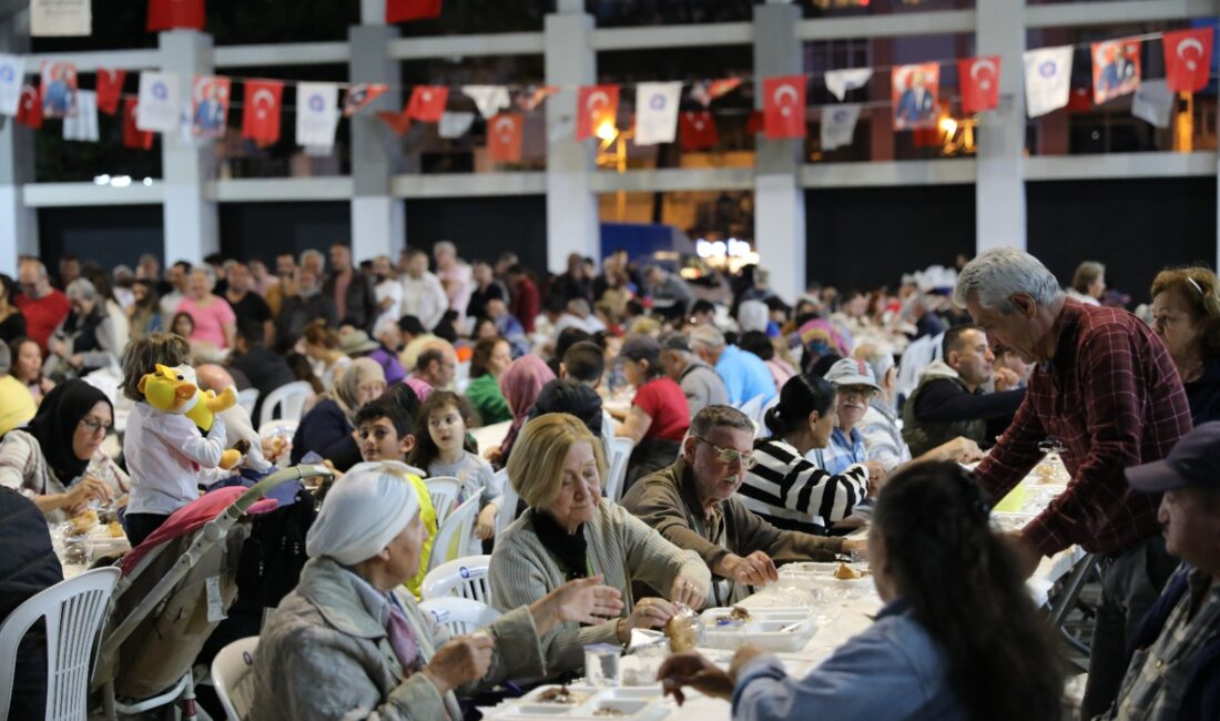 Antalya Büyükşehir Belediyesi’nin Ramazan etkinlikleri kapsamında Diyarbakırlılar Gecesi düzenlendi. Sanatçı