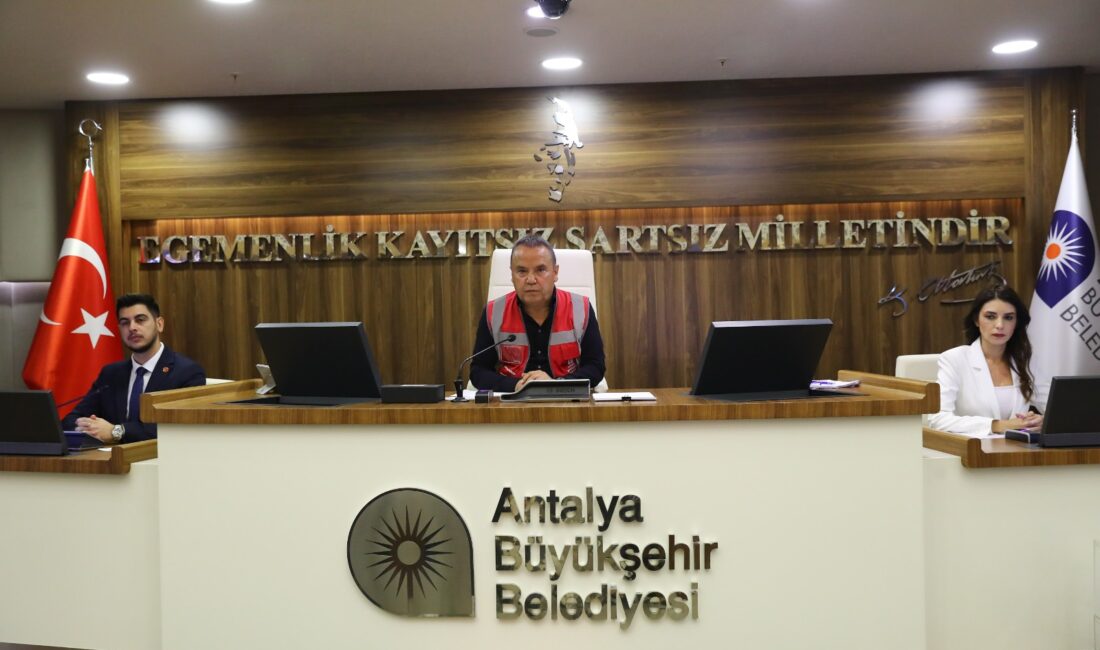 Antalya Büyükşehir Belediye Meclisi, yeni dönemin ilk toplantısını yaptı. Antalya
