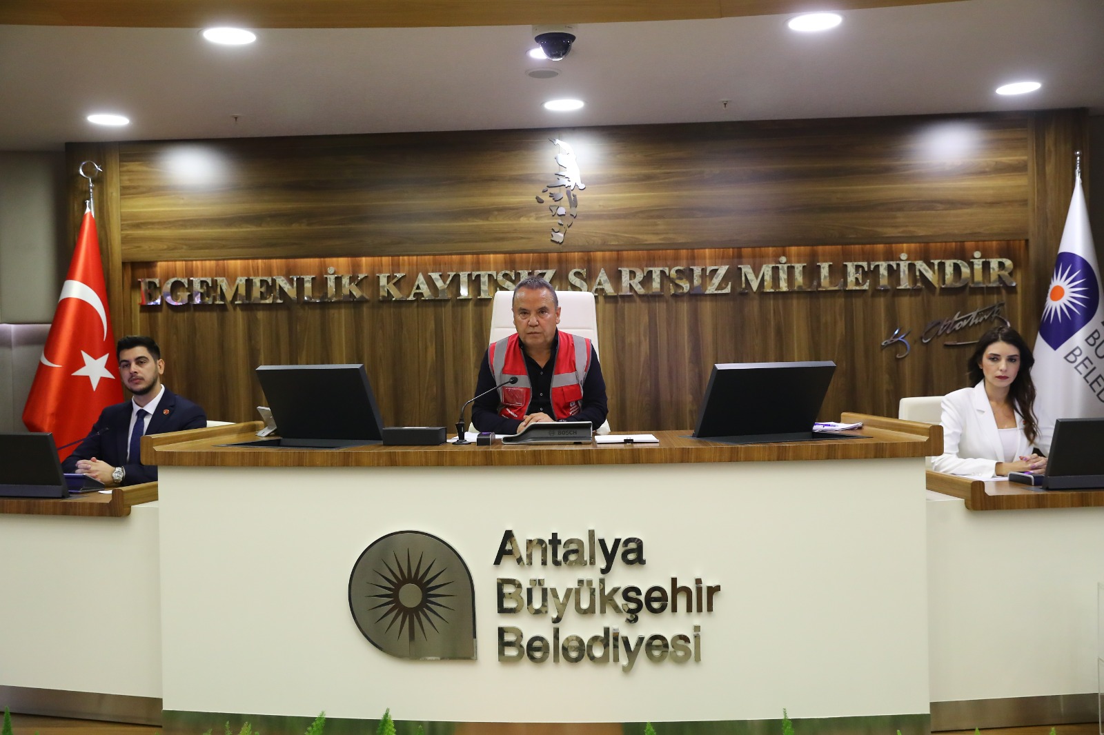 Antalya Büyükşehir Belediye Meclisi, yeni dönemin ilk toplantısını yaptı. Antalya