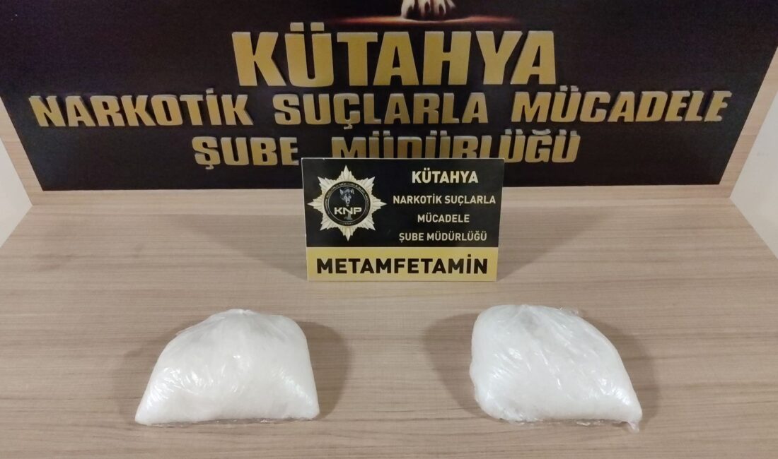 Kütahya’da Narkotik ekipleri durdukları bir otobüsün içindeki şüpheli şahısta yaptıkları