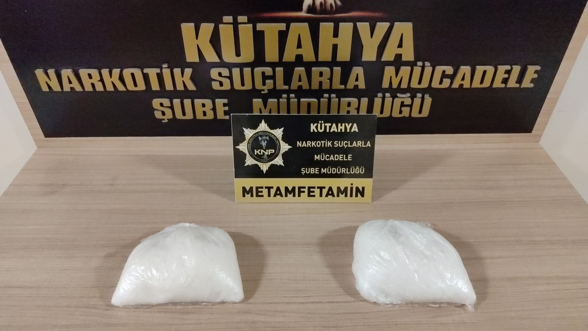 Kütahya’da Narkotik ekipleri durdukları bir otobüsün içindeki şüpheli şahısta yaptıkları