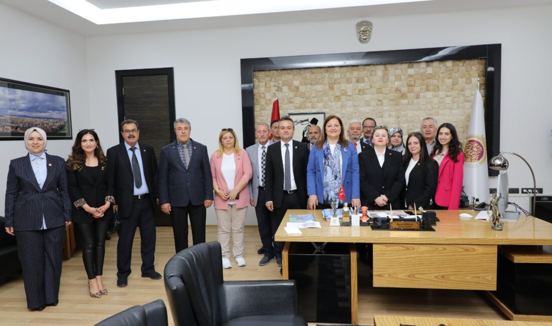 Belediye Başkanı Burcu Köksal’ı ziyaret eden CHP Afyonkarahisar İl Başkanı